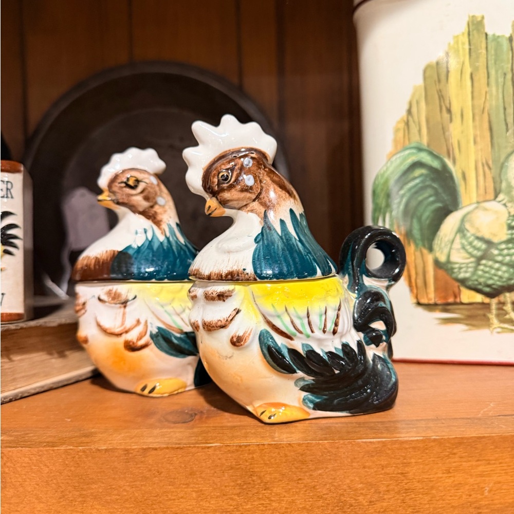 Charming Vintage Rooster Ceramic Figurine s and p Set - Multicolor